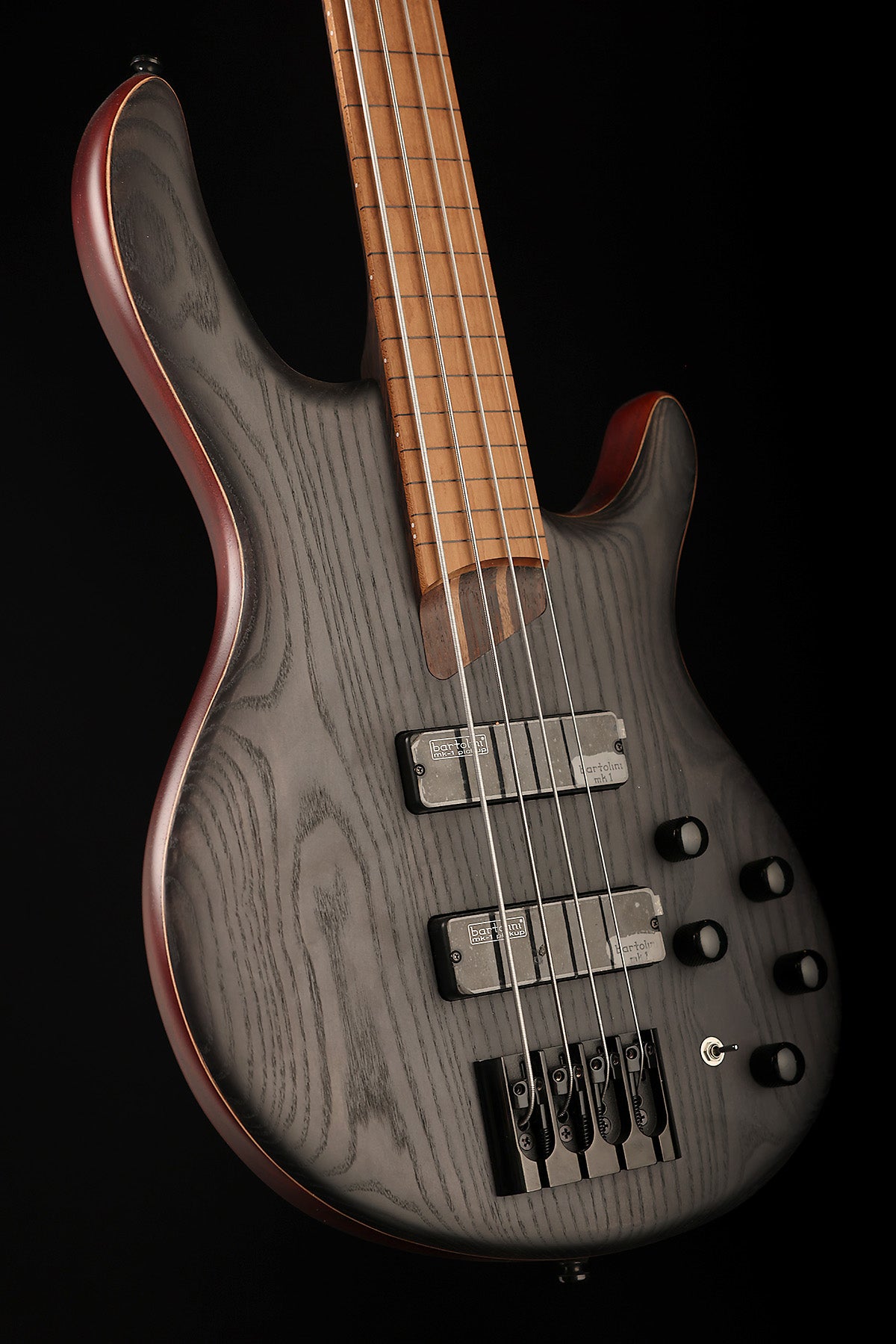 Cort Artisan B4 Element Fretless
