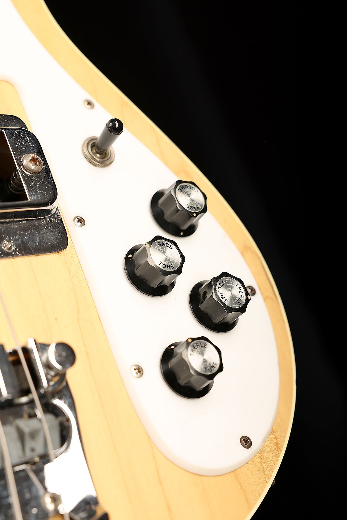 Preloved 1973 Rickenbacker 4001 Mapleglo w/case