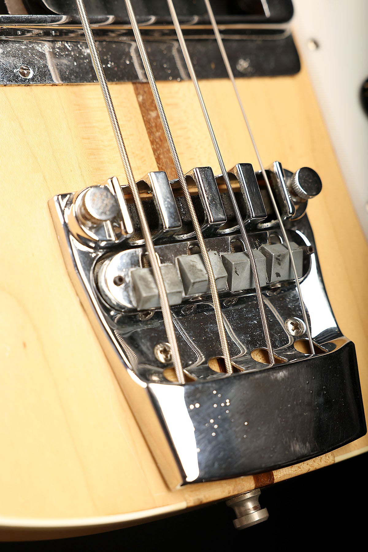 Preloved 1973 Rickenbacker 4001 Mapleglo w/case