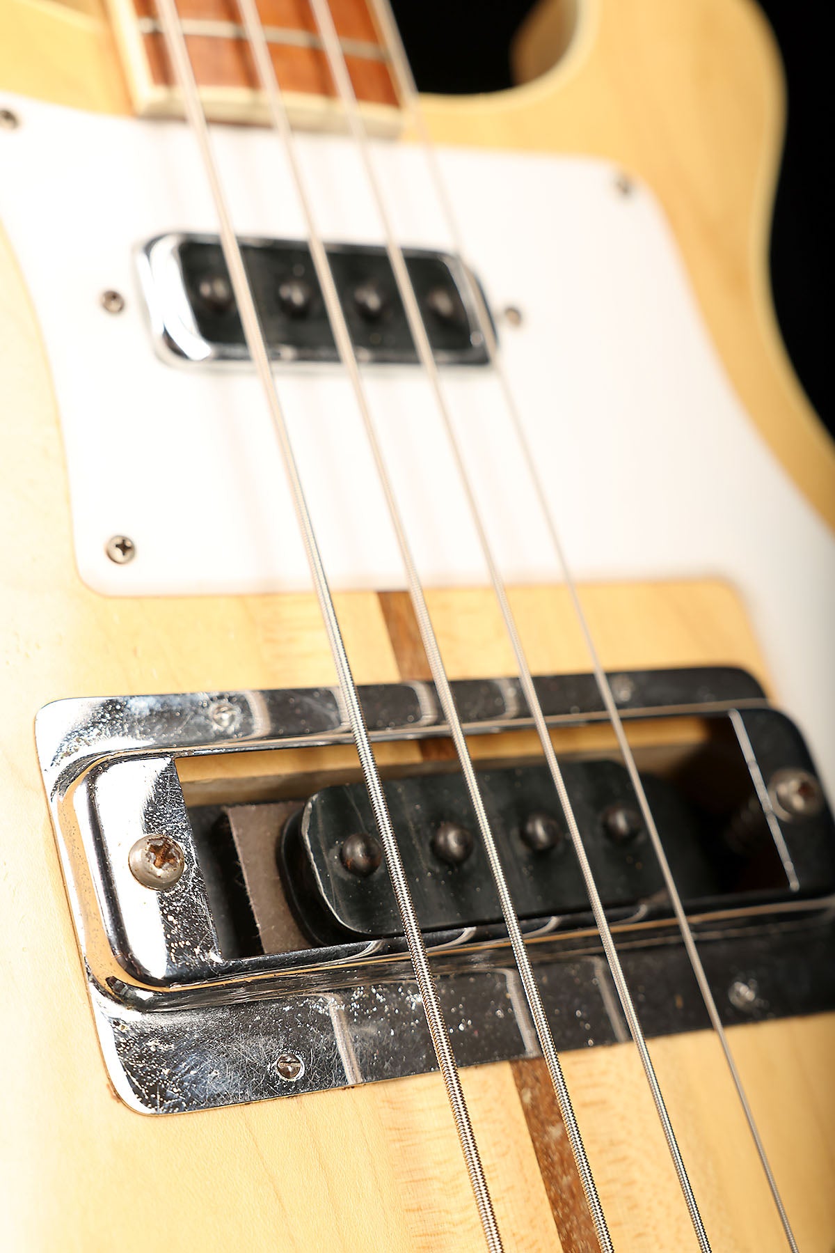 Preloved 1973 Rickenbacker 4001 Mapleglo w/case