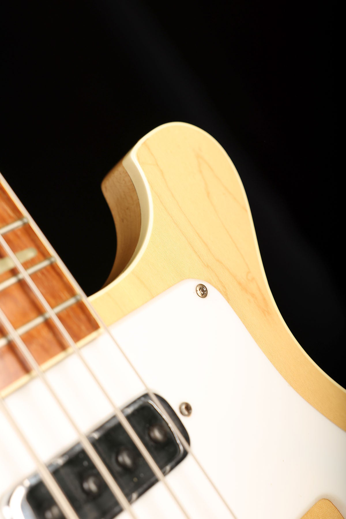 Preloved 1973 Rickenbacker 4001 Mapleglo w/case