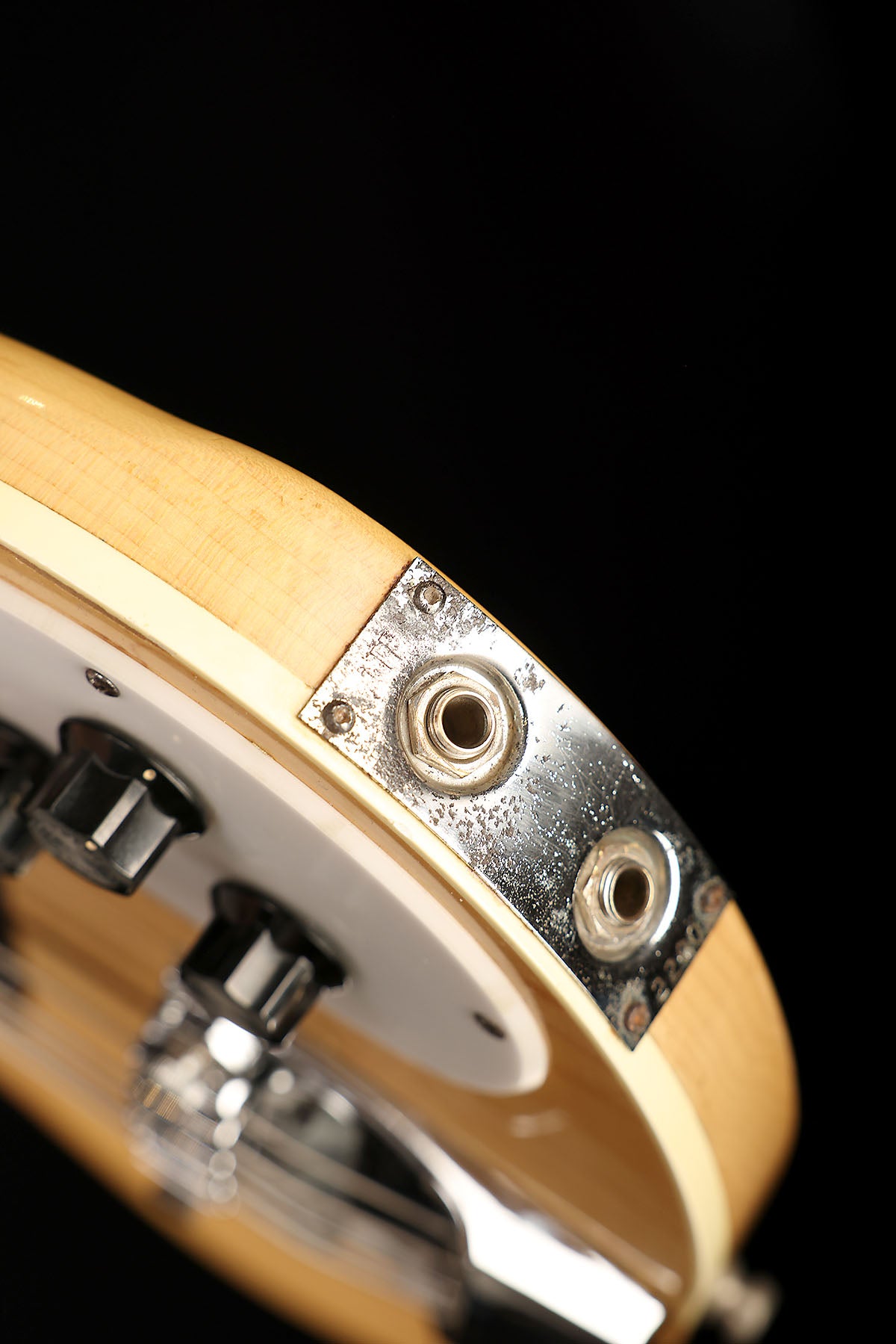 Preloved 1973 Rickenbacker 4001 Mapleglo w/case