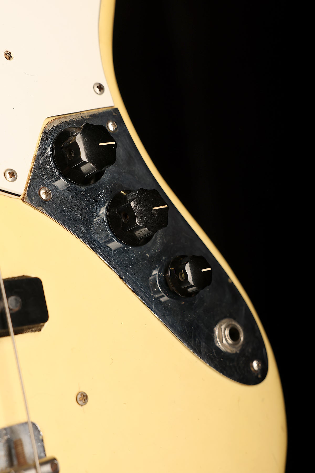 Preloved 1975 Fender Jazz Bass Olympic White w/case - Bass Centre Music Store Melbourne