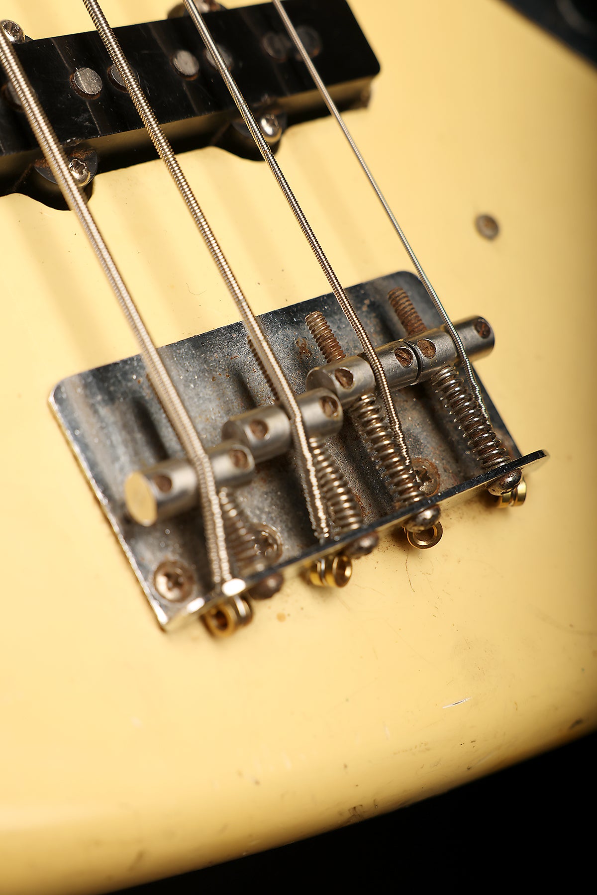 Preloved 1975 Fender Jazz Bass Olympic White w/case - Bass Centre Music Store Melbourne