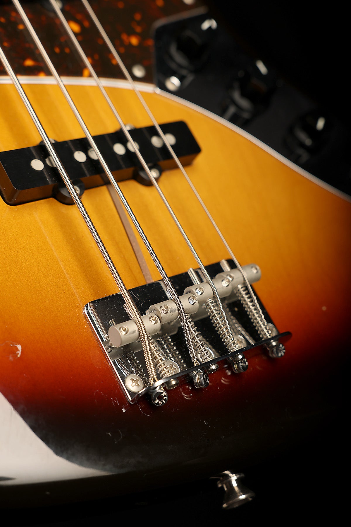 Preloved Fender Made in Japan Jazz 60's - with Case