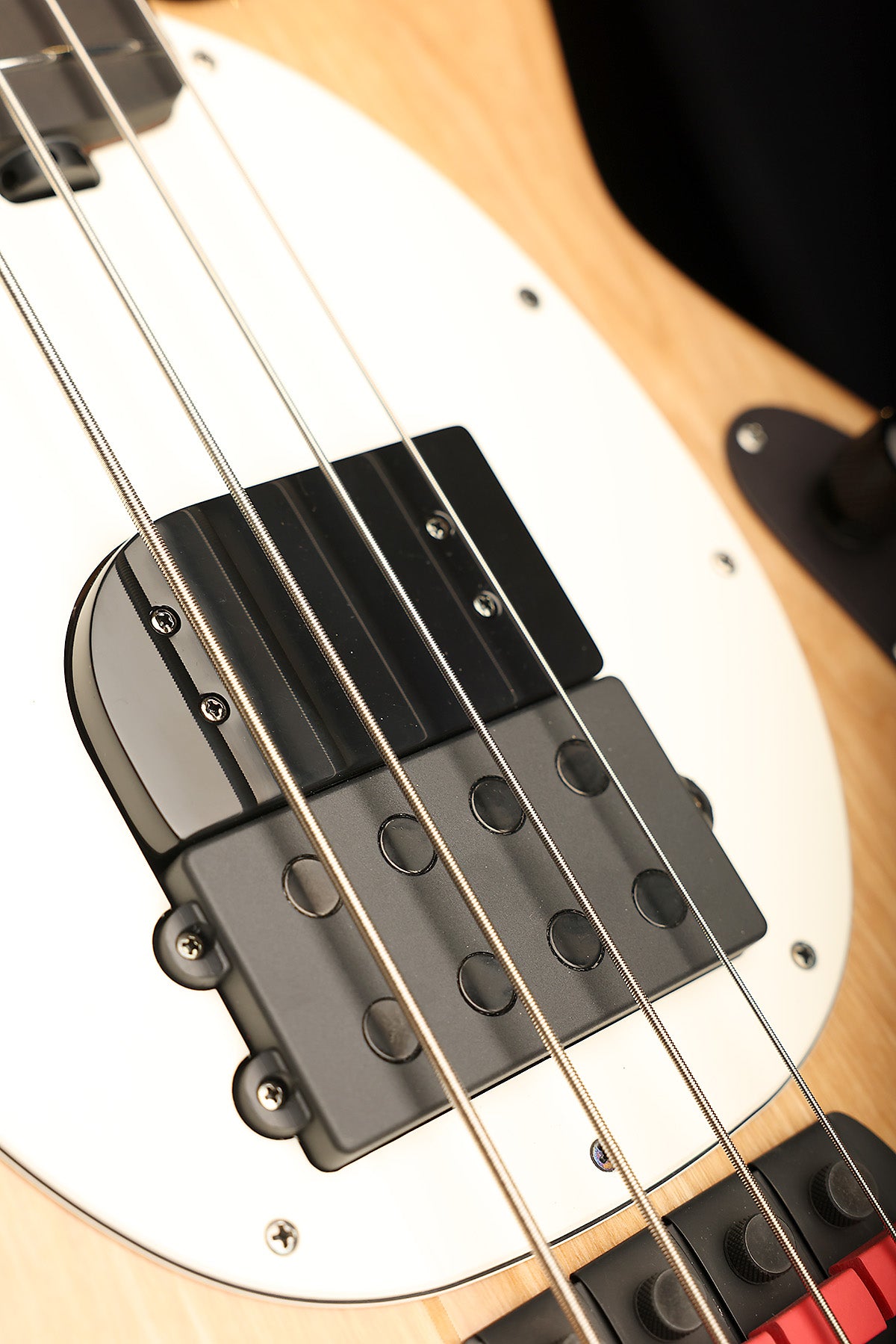 Ernie Ball Music Man Tim Commerford Stingray Natural