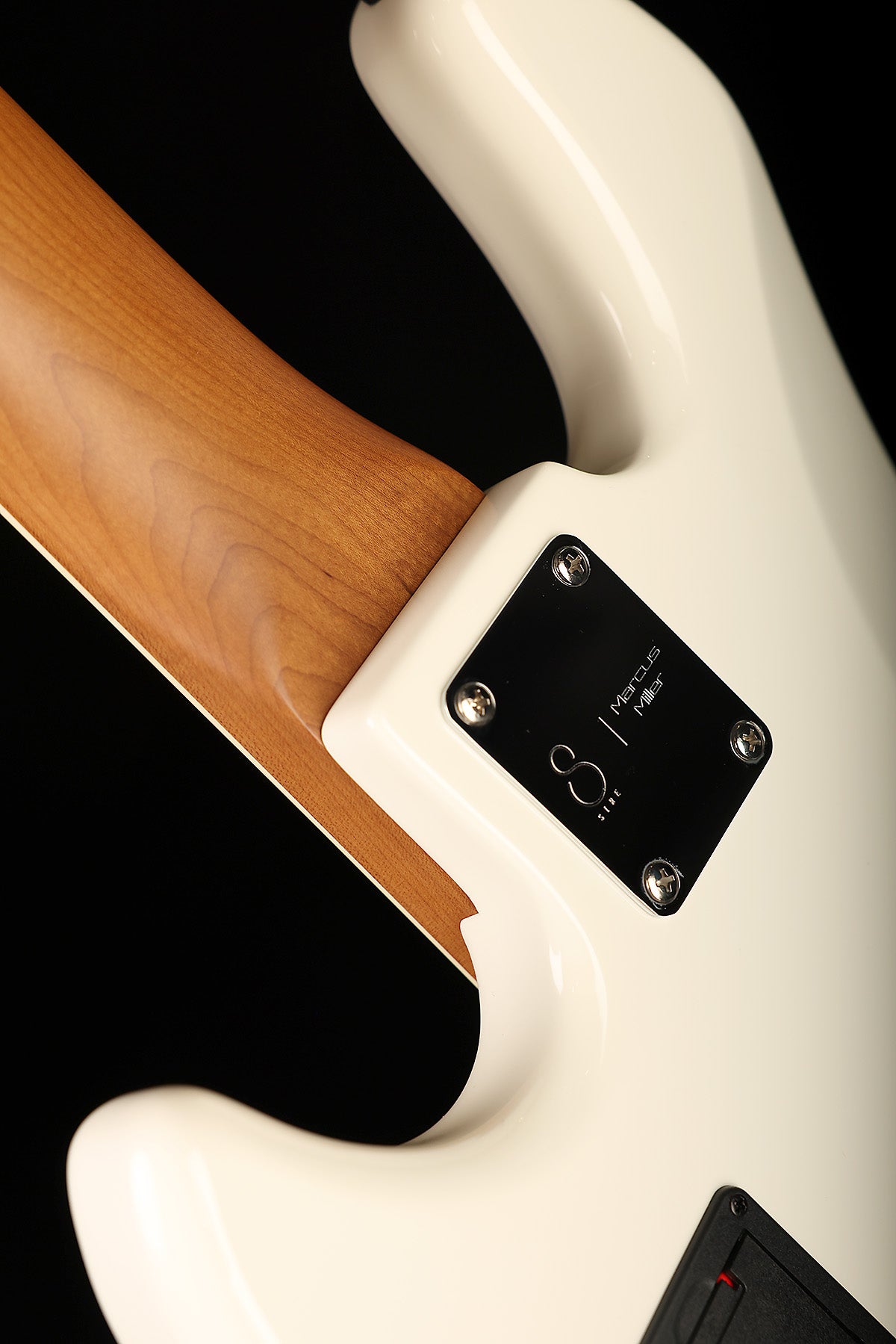 Sire Marcus Miller V7 New Gen 5 String Fretless