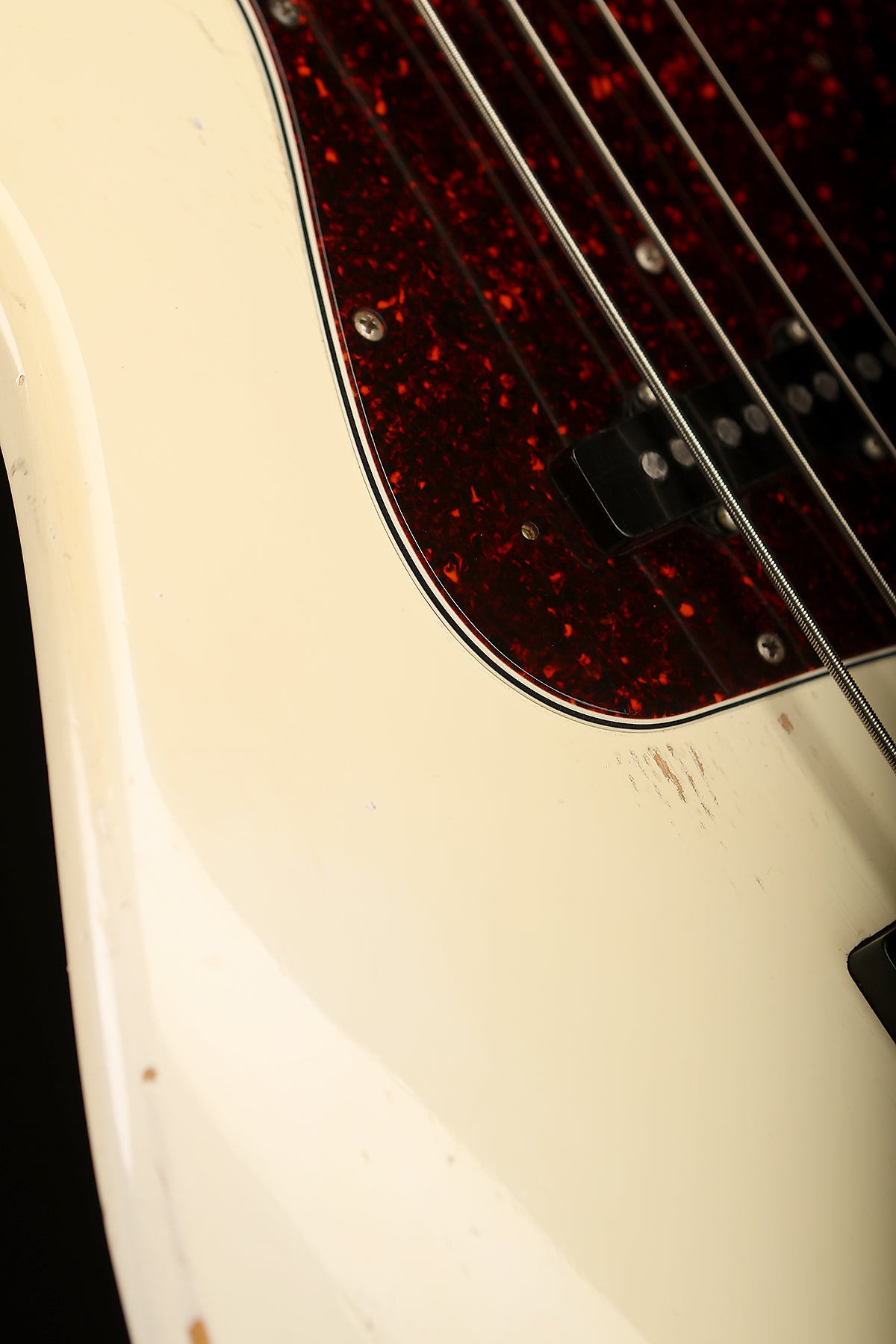 Preloved 1998 Fender Custom Shop 1960 Jazz Bass &#39;Cunetto&#39; Relic Olympic White w/case