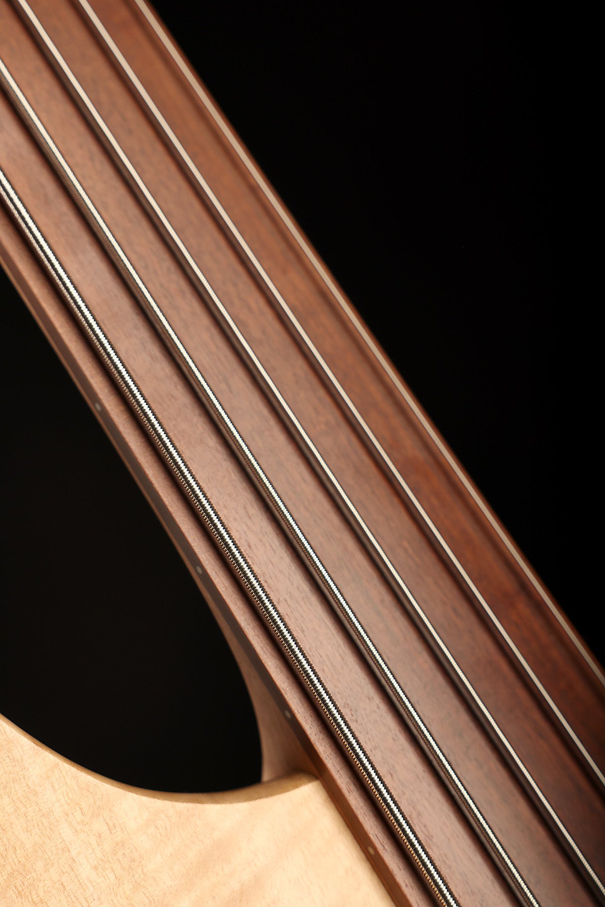 Cole Clark LL B5 Mountain Ash/Gidgee Fretless