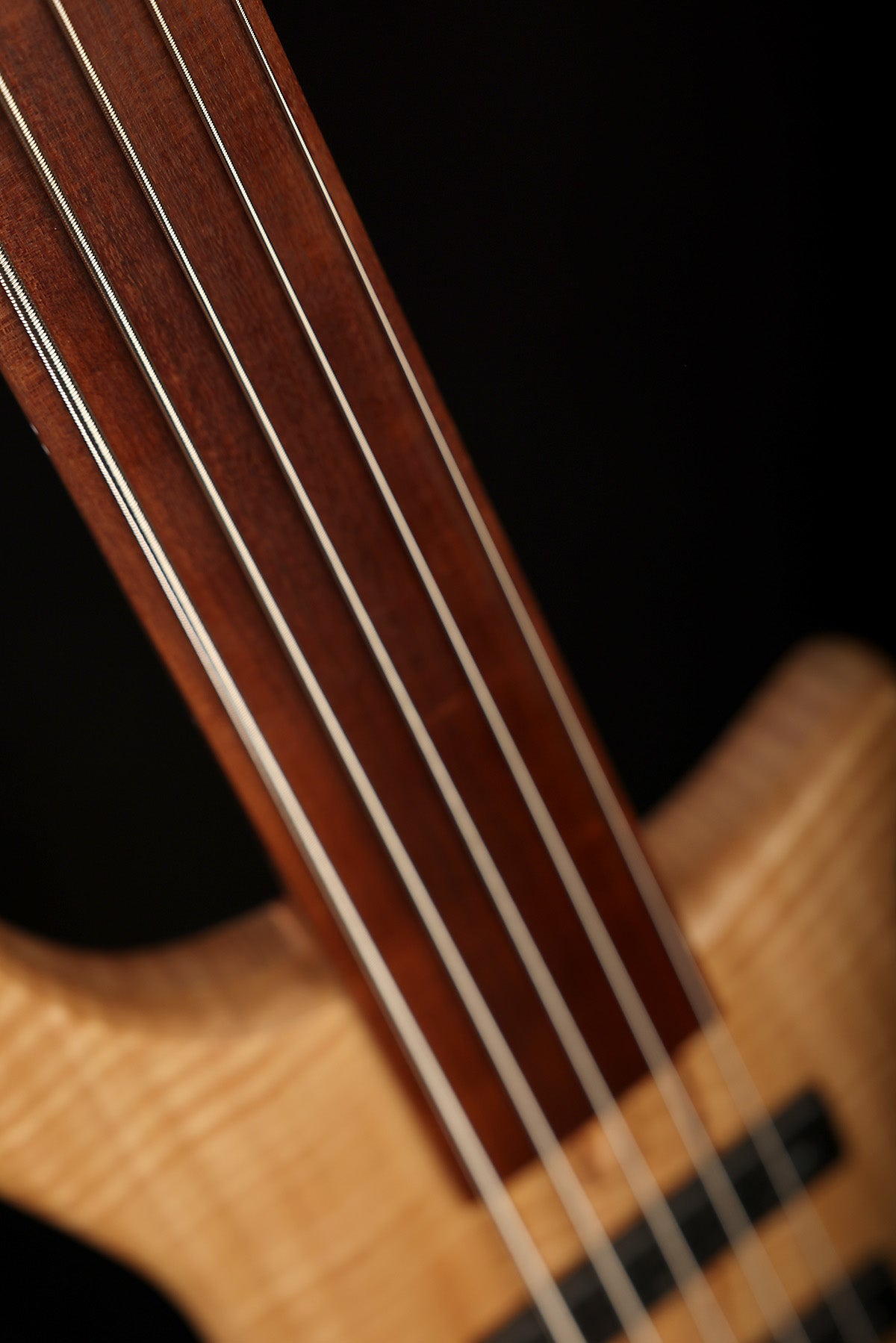 Cole Clark LL B5 Mountain Ash/Gidgee Fretless