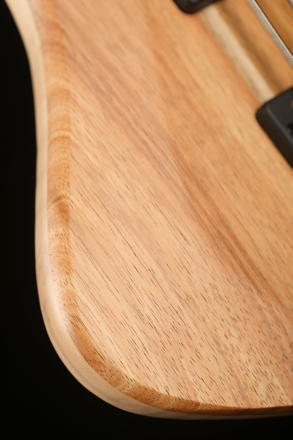 Cole Clark LL B5 Blackwood Top, Ebony - Bass Centre Music Store Melbourne