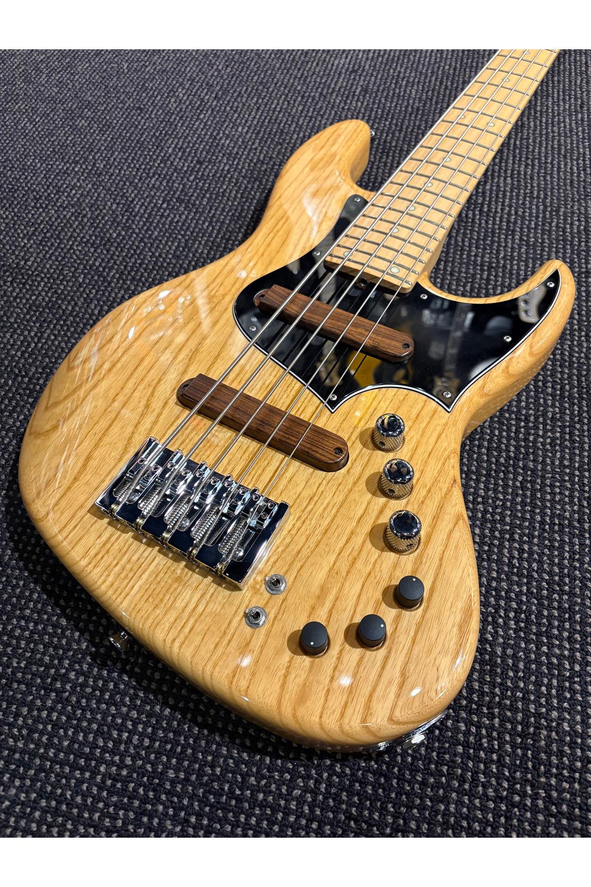 Preloved Xotic XJ-1T 24 fret 5 string J bass Natural Ash Maple w/case