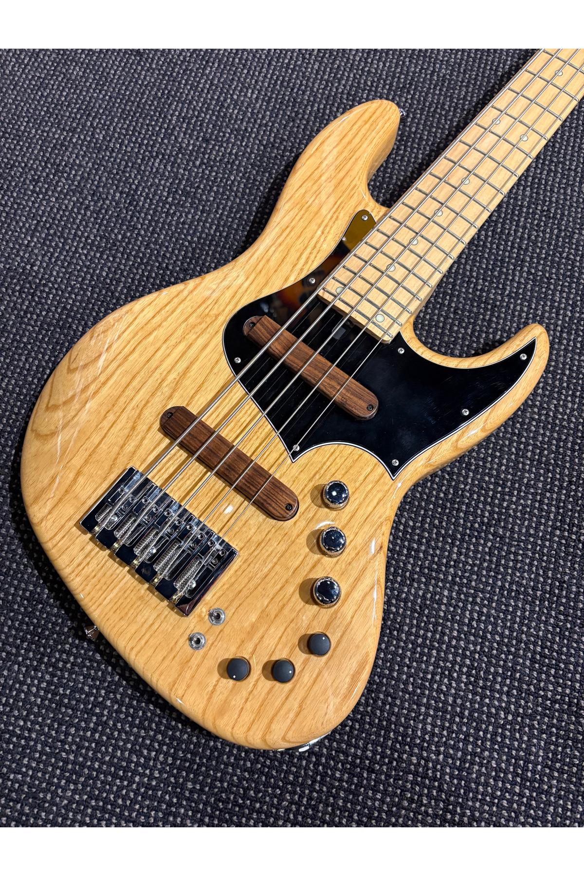 Preloved Xotic XJ-1T 24 fret 5 string J bass Natural Ash Maple w/case