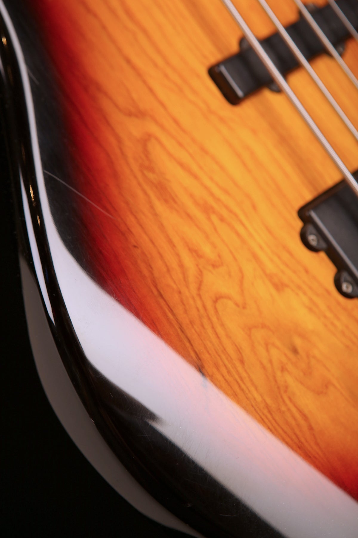 PRELOVED LAKLAND SKYLINE 55-02 3TSB W/GATOR CASE